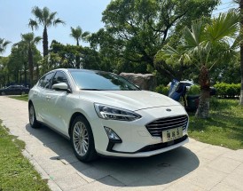 福特新福克斯三厢 续航600km10万左右纯电车推荐