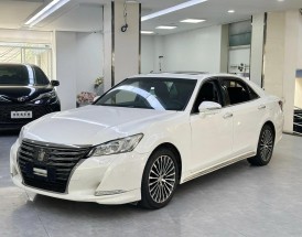 皇冠油电混合车报价(皇冠油电混合车报价及图片)