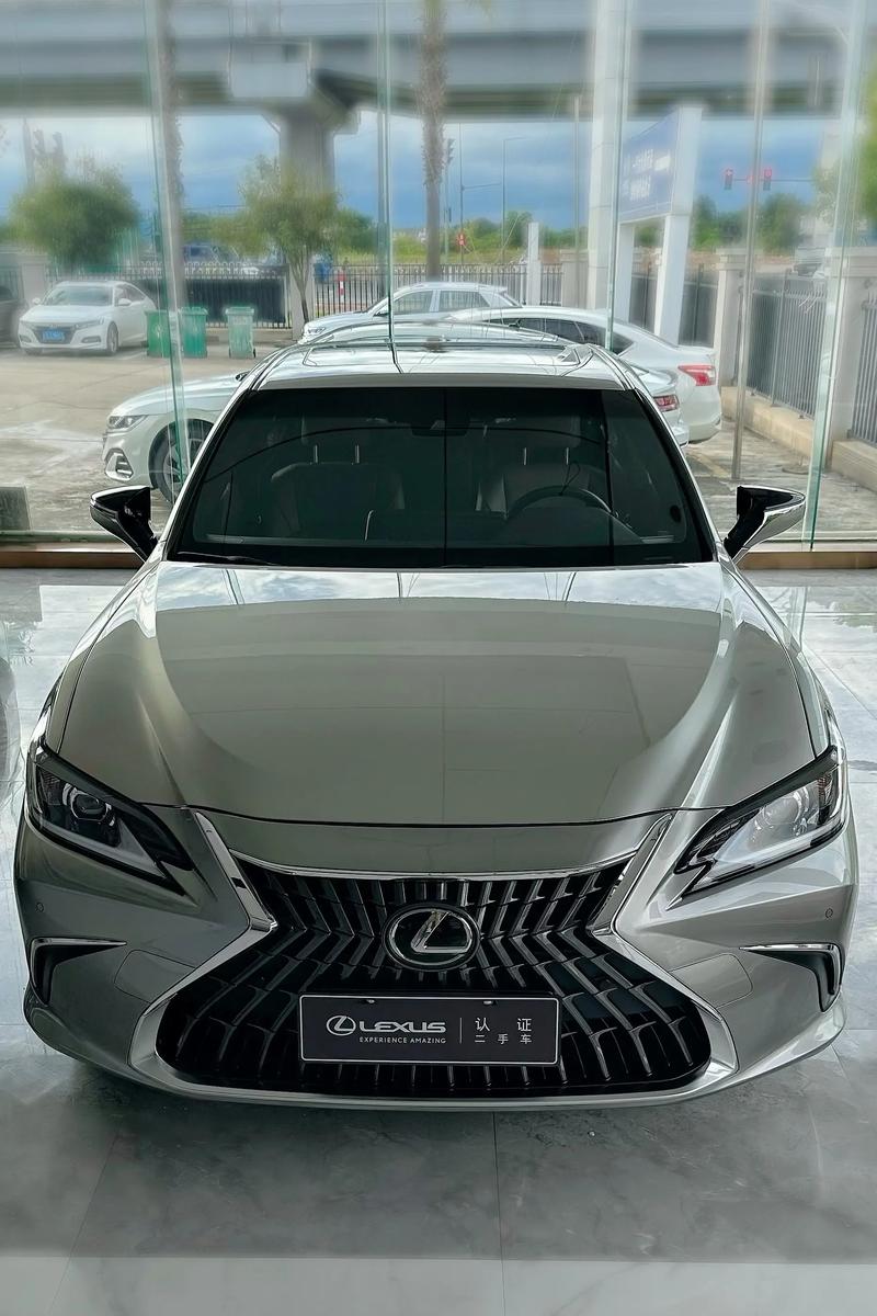 雷克萨斯es300h卓越版(雷克萨斯es300h卓越版反光镜折叠按钮)