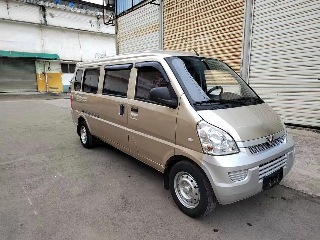 二手五菱荣光/二手五菱荣光加长版面包车