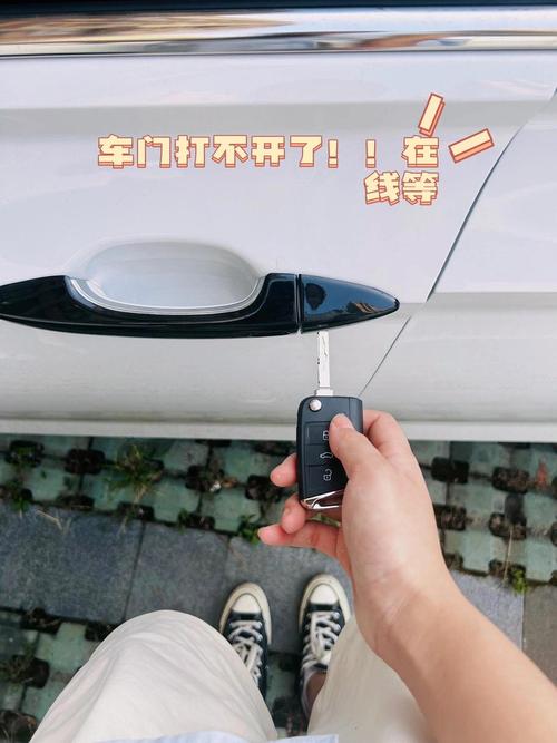 车门打不开怎么解决,车冻住车门打不开怎么解决