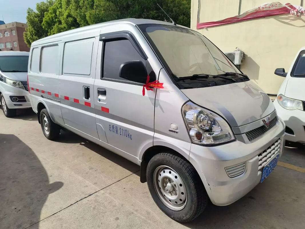 五菱荣光加长版7座/五菱荣光加长版7座报价怎么打火